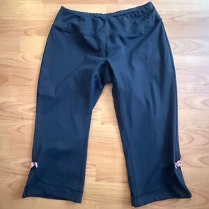 Lucy Activewear Capri Cropped Leggings Black w Pink Bow Women's Size Medium